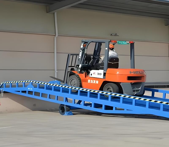 滨州移动式卸货平台（叉车用）